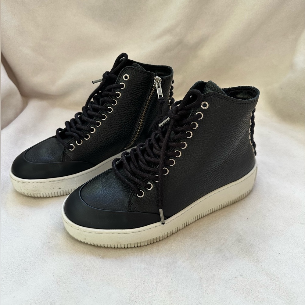 Alexander McQueen Sneakers - size 6